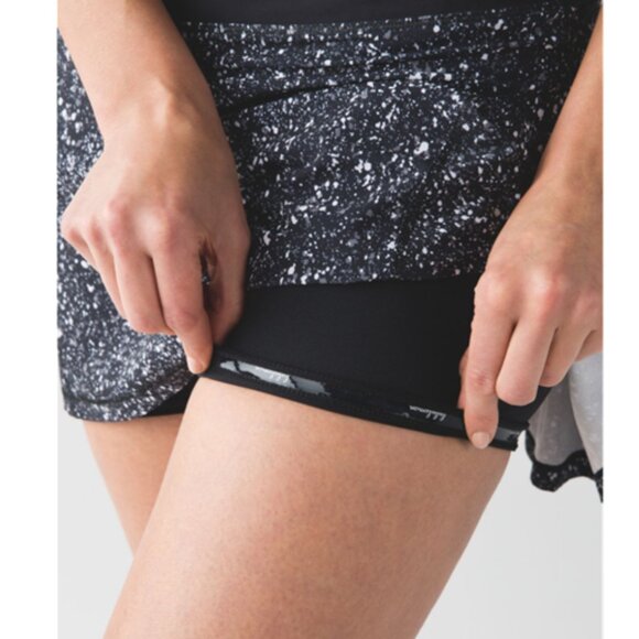 Lululemon Circuit Breaker Skirt Splatter White Black / Black - Picture 4 of 13
